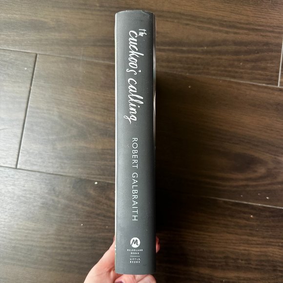 The Cuckoo's Calling by Robert Galbraith - Picture 3 of 3